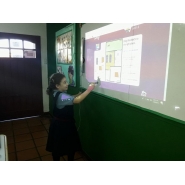 Repaso para evaluación con la pizarra con alumnos de 3er º